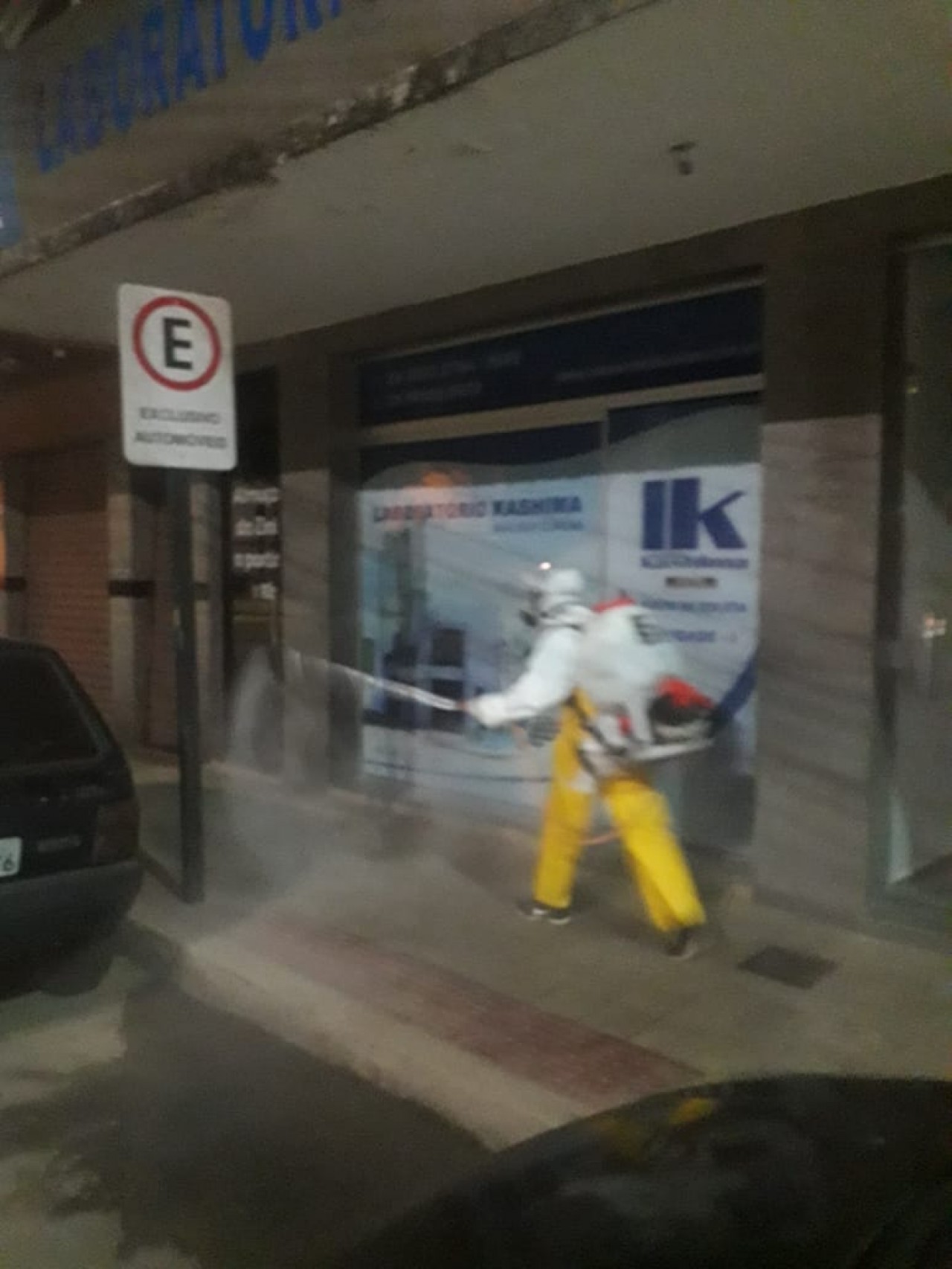 Município intensifica prevenção da Covid-19 com desinfecção de ruas Município intensifica prevenção da Covid-19 com desinfecção de ruas