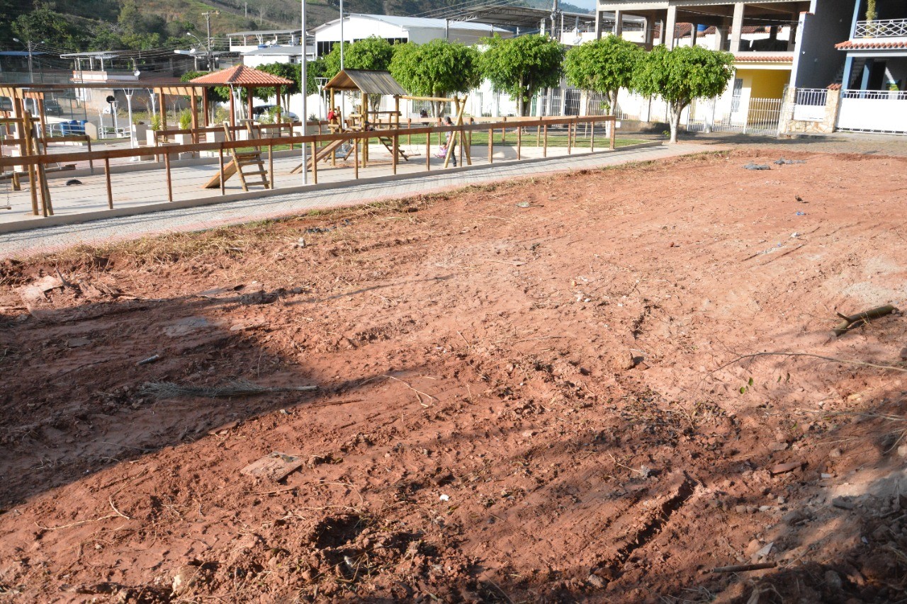 Secretaria de Obras garante mais segurança às famílias que frequentam a praça do bairro Santa Cecília
