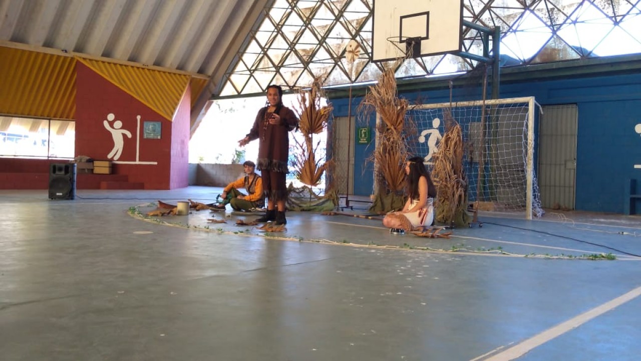 Coletivo Guaçuí em Cena apresenta espetáculo para alunos das escolas municipais e estaduais da cidade Coletivo Guaçuí em Cena apresenta espetáculo para alunos das escolas municipais e estaduais da cidade