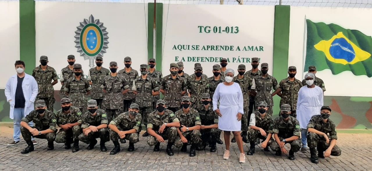 Grupo das Forças Armadas é vacinado em Guaçuí