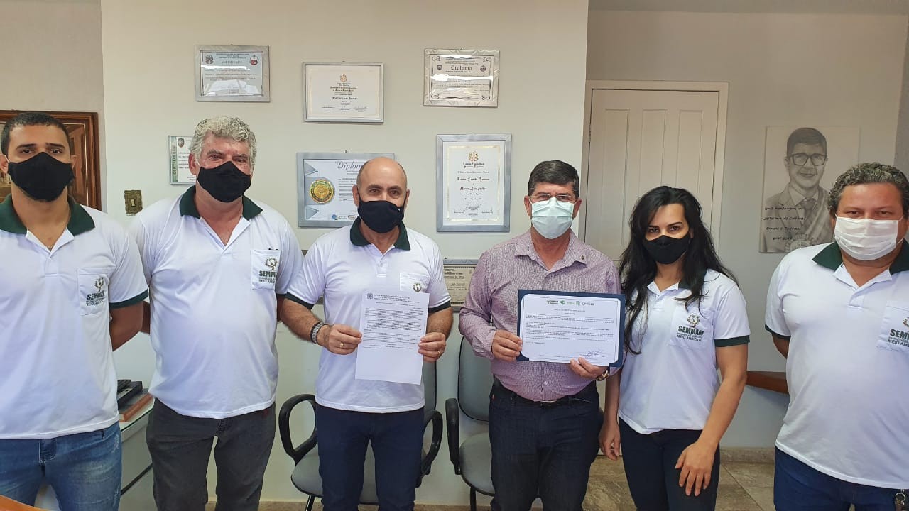 Semmam entrega Licença Ambiental para construção do Centro de Eventos em Guaçuí Semmam entrega Licença Ambiental para construção do Centro de Eventos em Guaçuí