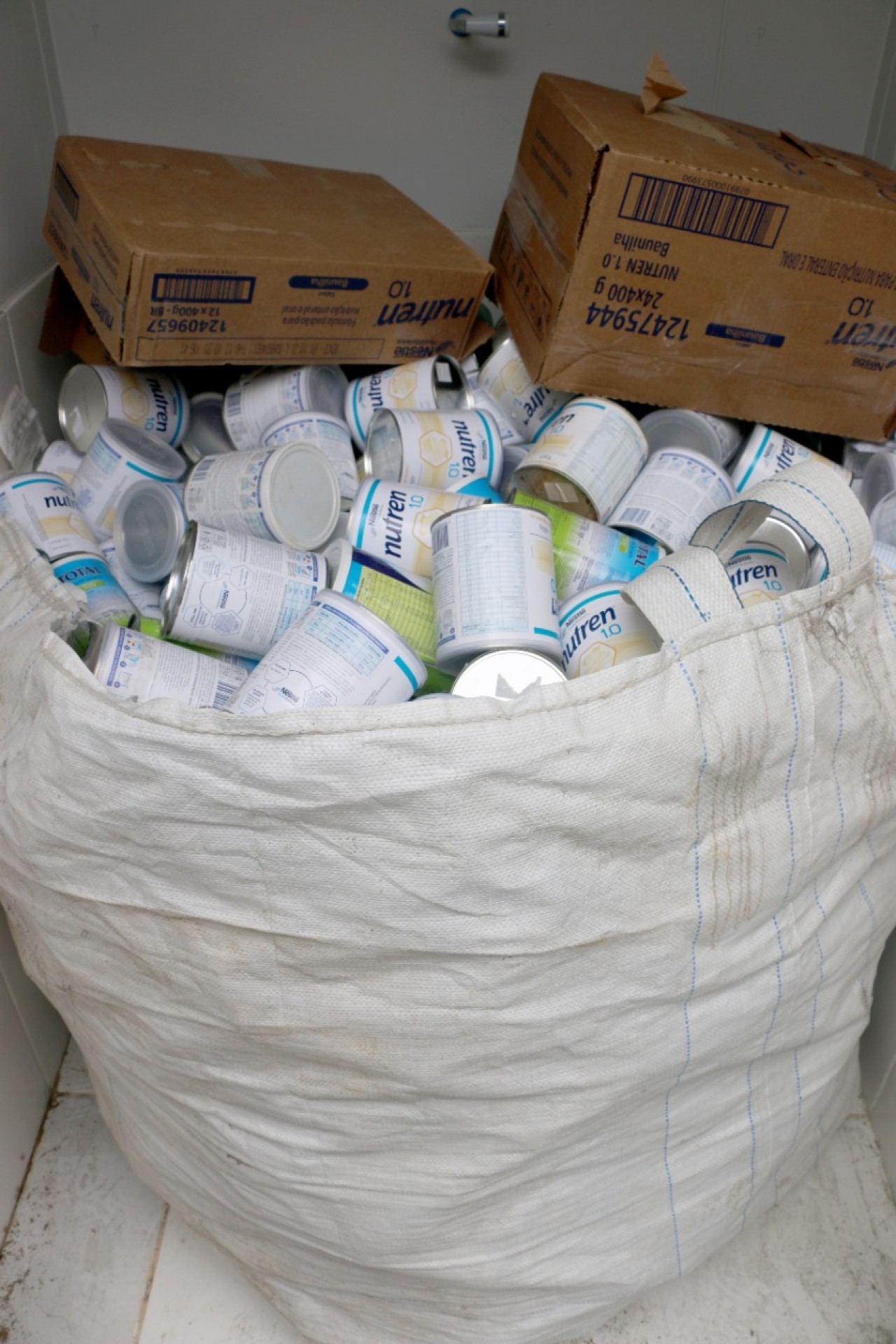 Secretaria de Meio Ambiente recebe a doação 661 latas para reciclagem