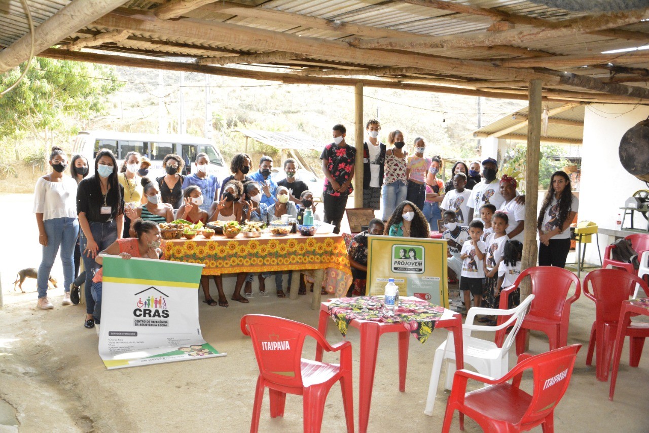 Alunos do Programa Projovem Adolescente visitam Comunidade Quilombola Alunos do Programa Projovem Adolescente visitam Comunidade Quilombola