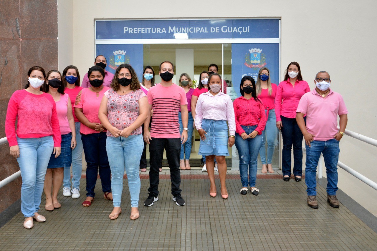 Servidores da Prefeitura Municipal de Guaçuí aderem à campanha Outubro Rosa