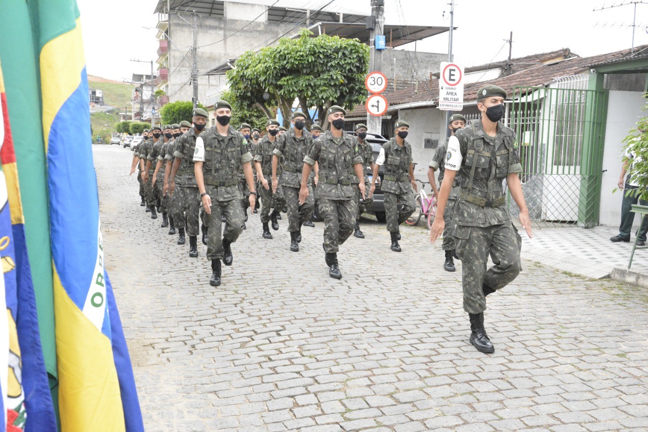 Tiro de Guerra de Guaçuí realiza cerimônia para celebrar o Dia da Bandeira
