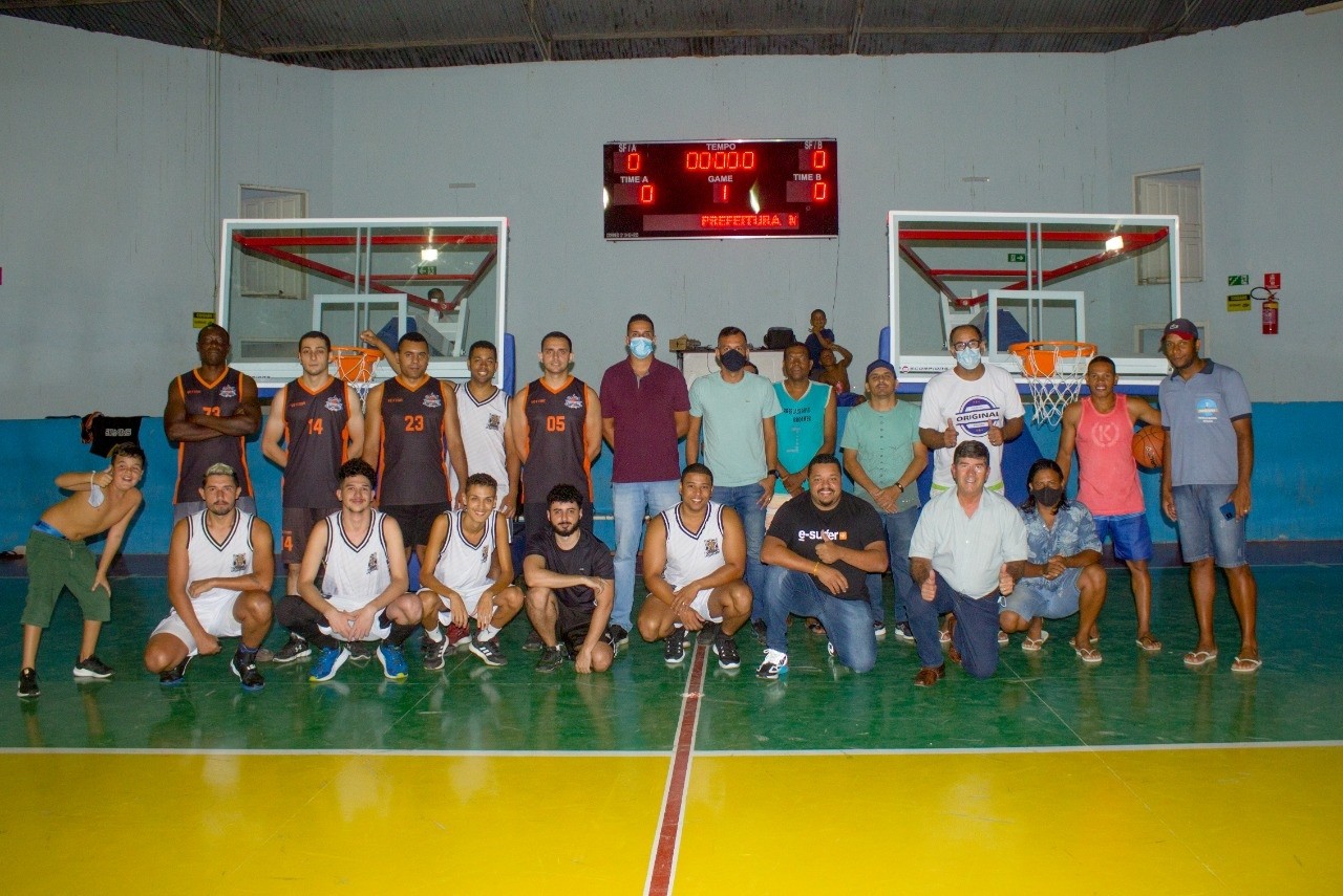 PREFEITURA REALIZA ENTREGA DE PAR DE TABELA DE BASQUETE E PLACAR ELETRÔNICO PREFEITURA REALIZA ENTREGA DE PAR DE TABELA DE BASQUETE E PLACAR ELETRÔNICO