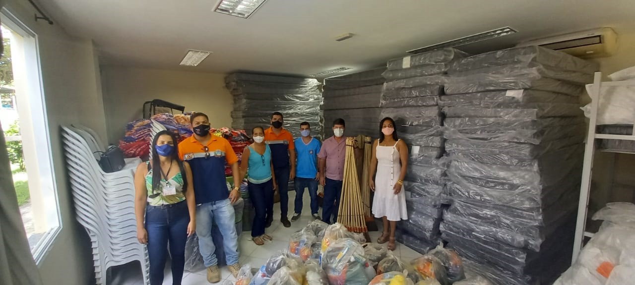 SECRETARIA DE ASSISTÊNCIA SOCIAL E DEFESA CIVIL ENTREGAM KITS PARA FAMÍLIAS ATINGIDAS PELAS CHUVAS DE JANEIRO SECRETARIA DE ASSISTÊNCIA SOCIAL E DEFESA CIVIL ENTREGAM KITS PARA FAMÍLIAS ATINGIDAS PELAS CHUVAS DE JANEIRO