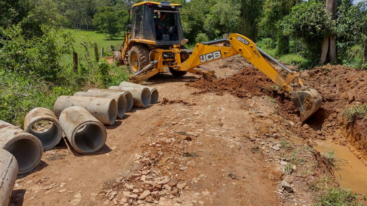 SECRETARIA DE AGRICULTURA RECONSTRÓI REDE DE MANILHAS NA REGIÃO DA FAZENDA SÃO DOMINGOS SECRETARIA DE AGRICULTURA RECONSTRÓI REDE DE MANILHAS NA REGIÃO DA FAZENDA SÃO DOMINGOS