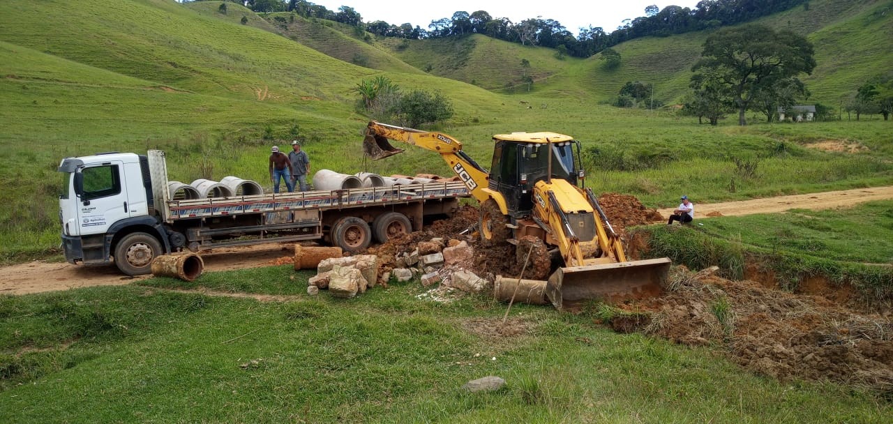 SECRETARIA DE AGRICULTURA REALIZA DIVERSOS SERVIÇOS DE MANUTENÇÃO NA ZONA RURAL DO MUNICÍPIO SECRETARIA DE AGRICULTURA REALIZA DIVERSOS SERVIÇOS DE MANUTENÇÃO NA ZONA RURAL DO MUNICÍPIO