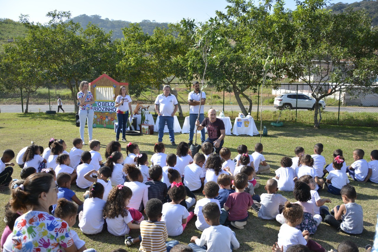 CRIANÇAS DO CEMEI CRECHE RITA PERDIGÃO COMEMORAM O DIA MUNDIAL DO MEIO AMBIENTE CRIANÇAS DO CEMEI CRECHE RITA PERDIGÃO COMEMORAM O DIA MUNDIAL DO MEIO AMBIENTE