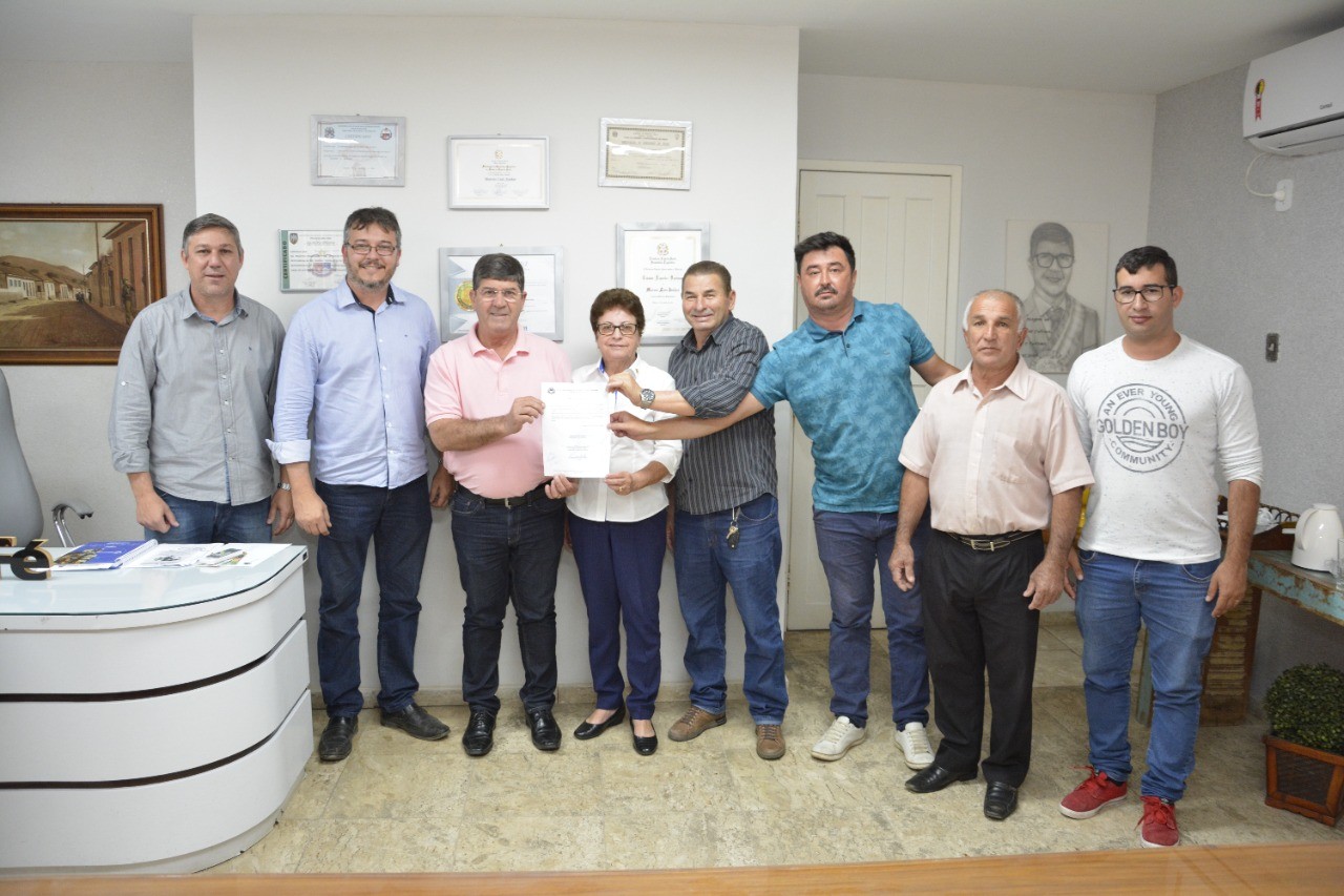 PREFEITO JAUHAR ASSINA ORDEM DE SERVIÇO PARA OBRAS COM INVESTIMENTO DE QUASE R$ 5 MILHÕES PREFEITO JAUHAR ASSINA ORDEM DE SERVIÇO PARA OBRAS COM INVESTIMENTO DE QUASE R$ 5 MILHÕES