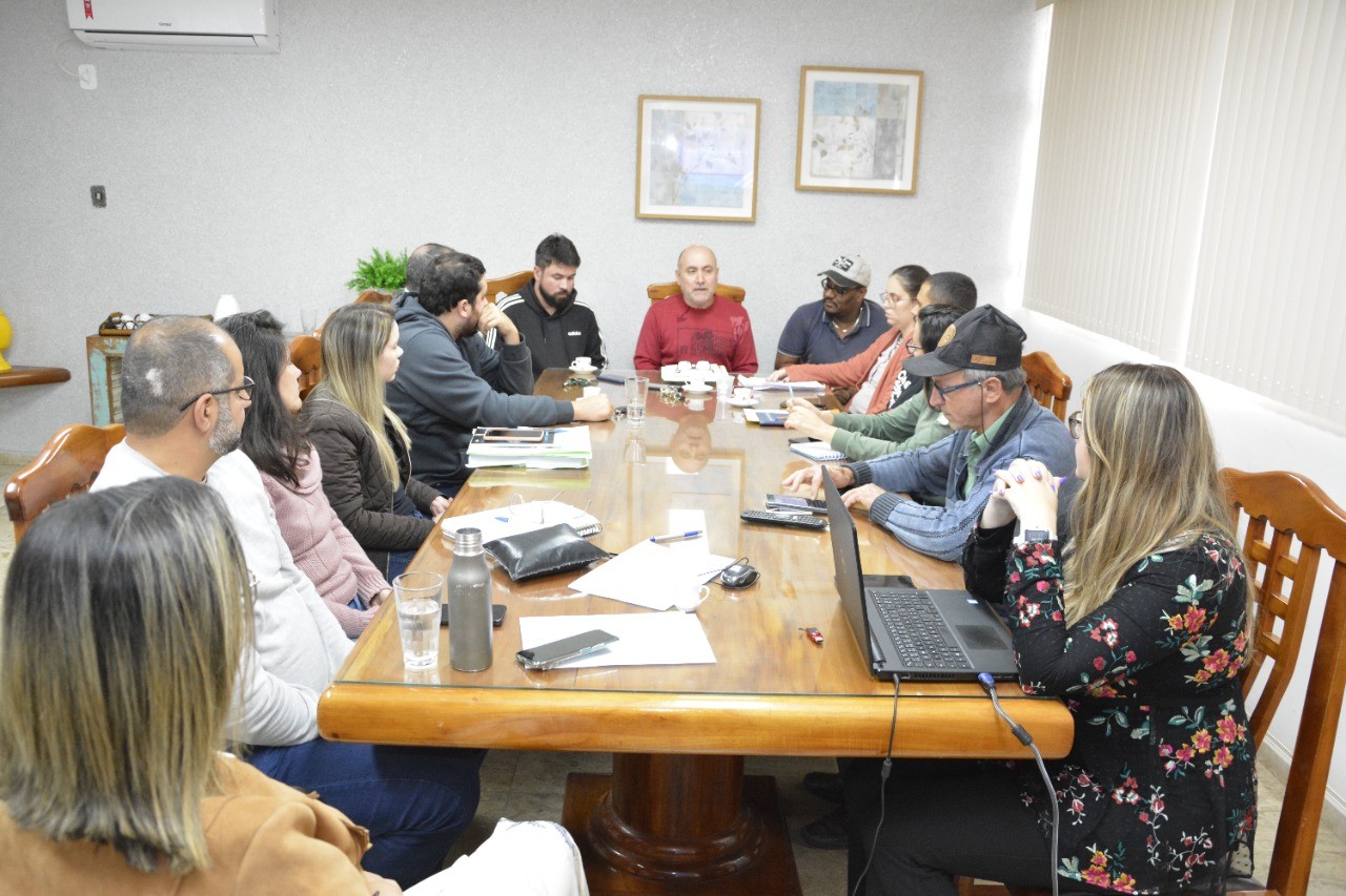 CONSELHO MUNICIPAL DE MEIO AMBIENTE REALIZA SUA OITAVA REUNIÃO DO ANO CONSELHO MUNICIPAL DE MEIO AMBIENTE REALIZA SUA OITAVA REUNIÃO DO ANO