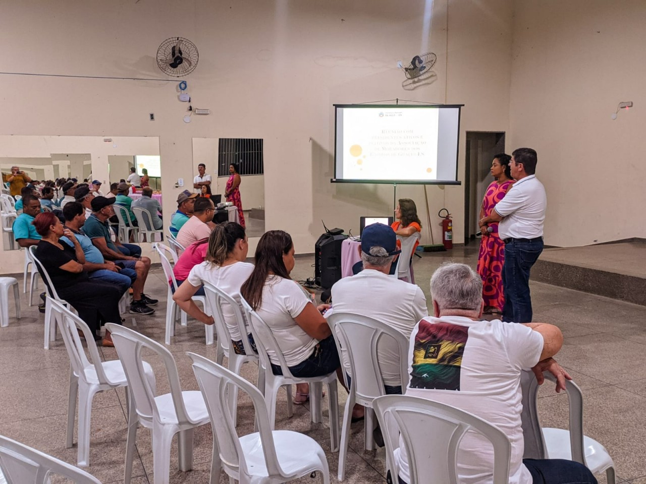 PREFEITURA DE GUAÇUÍ REALIZA REUNIÃO COM PRESIDENTES DE ASSOCIAÇÕES DE BAIRROS