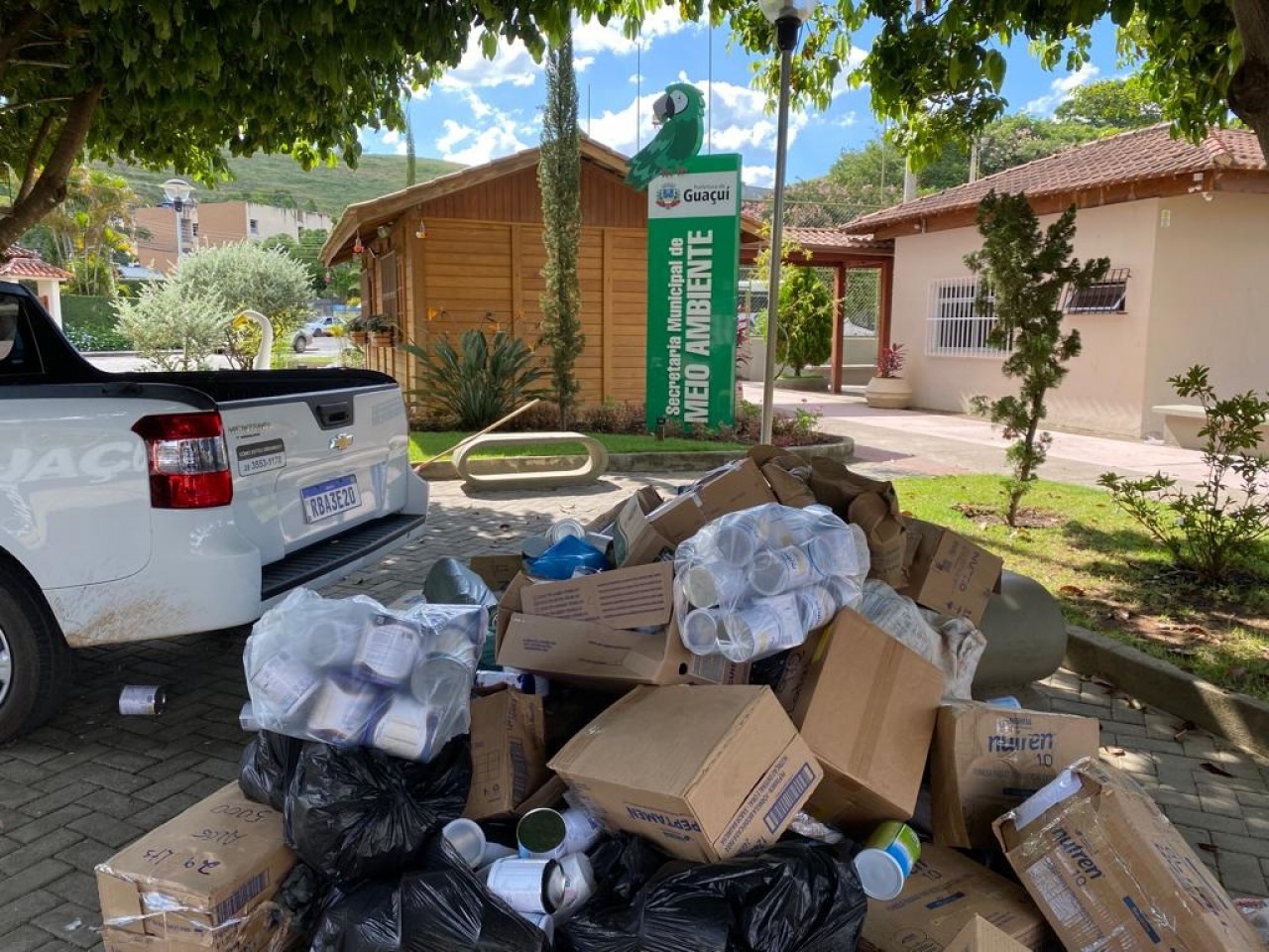 SECRETARIA DE MEIO AMBIENTE RECOLHE MAIS UM LOTE COM 1.237 LATAS QUE SERÃO ENCAMINHADAS PARA RECICLAGEM SECRETARIA DE MEIO AMBIENTE RECOLHE MAIS UM LOTE COM 1.237 LATAS QUE SERÃO ENCAMINHADAS PARA RECICLAGEM