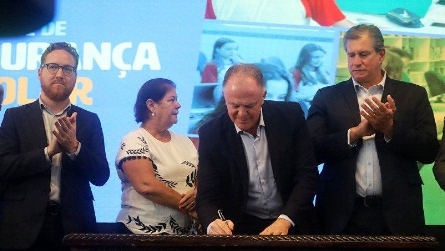 GUAÇUÍ É CONTEMPLADA COM INVESTIMENTOS EM INFRAESTRUTURA RURAL GUAÇUÍ É CONTEMPLADA COM INVESTIMENTOS EM INFRAESTRUTURA RURAL
