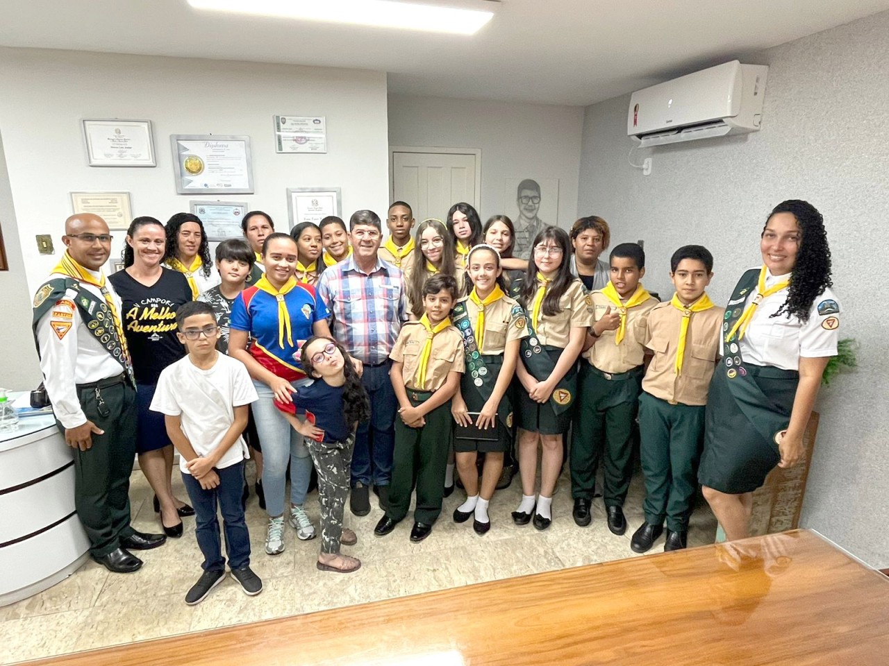 CLUBE DE DESBRAVADORES - CONQUISTADORES DO CAPARAÓ VISITAM A PREFEITURA MUNICIPAL