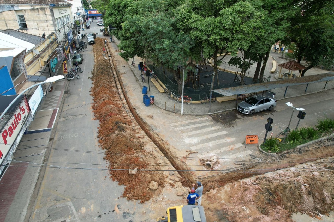 PREFEITURA DE GUAÇUÍ SEGUE COM OBRAS DE DRENAGEM NO CENTRO DA CIDADE PREFEITURA DE GUAÇUÍ SEGUE COM OBRAS DE DRENAGEM NO CENTRO DA CIDADE