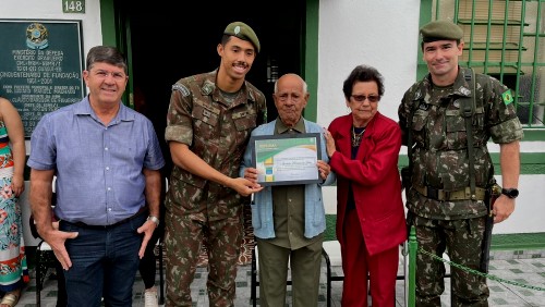 EX-COMBATENTE AGOSTINHO FERREIRA COMPLETA 100 ANOS E RECEBE HOMENAGEM DO TIRO DE GUERRA EX-COMBATENTE AGOSTINHO FERREIRA COMPLETA 100 ANOS E RECEBE HOMENAGEM DO TIRO DE GUERRA