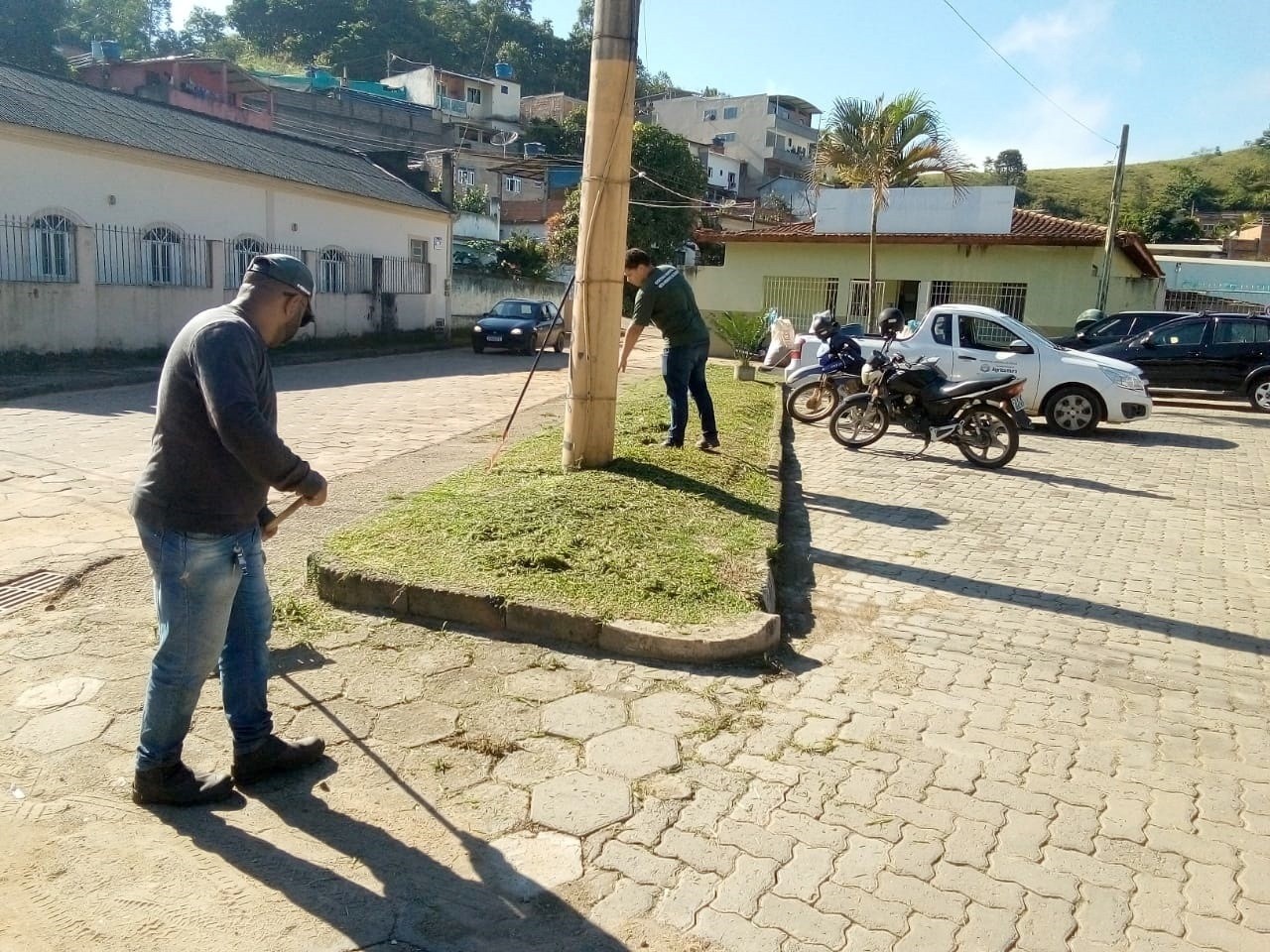 SEMMAM DÁ INÍCIO AO TRABALHO DE JARDINAGEM EM ÁREA DE LAZER NO BAIRRO MANOEL MONTEIRO TORRES SEMMAM DÁ INÍCIO AO TRABALHO DE JARDINAGEM EM ÁREA DE LAZER NO BAIRRO MANOEL MONTEIRO TORRES