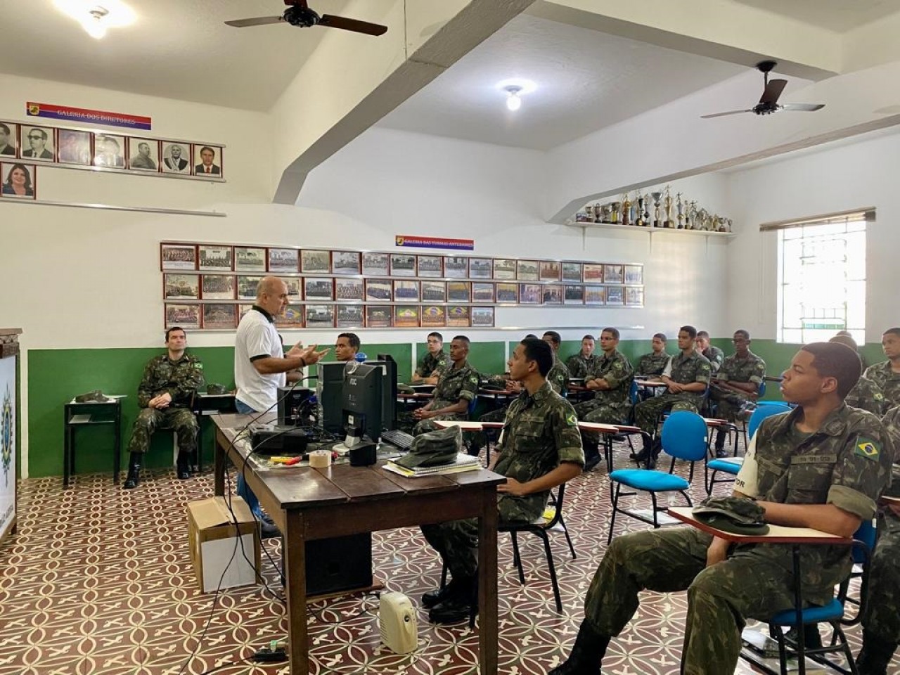 SEMMAM PROMOVE PALESTRAS EM ESCOLAS E TIRO DE GUERRA CELEBRANDO O MÊS DO MEIO AMBIENTE SEMMAM PROMOVE PALESTRAS EM ESCOLAS E TIRO DE GUERRA CELEBRANDO O MÊS DO MEIO AMBIENTE