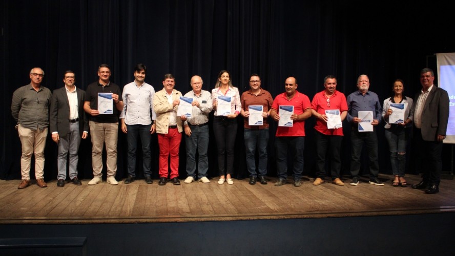 GUAÇUÍ É CONTEMPLADA COM INVESTIMENTOS EM INFRAESTRUTURA RURAL GUAÇUÍ É CONTEMPLADA COM INVESTIMENTOS EM INFRAESTRUTURA RURAL