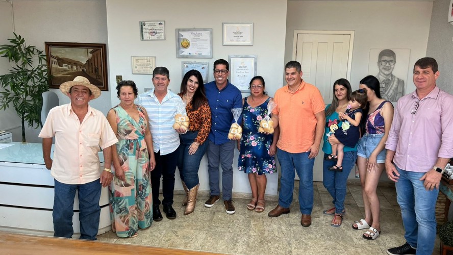GUAÇUÍ É CONTEMPLADA COM INVESTIMENTOS EM INFRAESTRUTURA RURAL GUAÇUÍ É CONTEMPLADA COM INVESTIMENTOS EM INFRAESTRUTURA RURAL