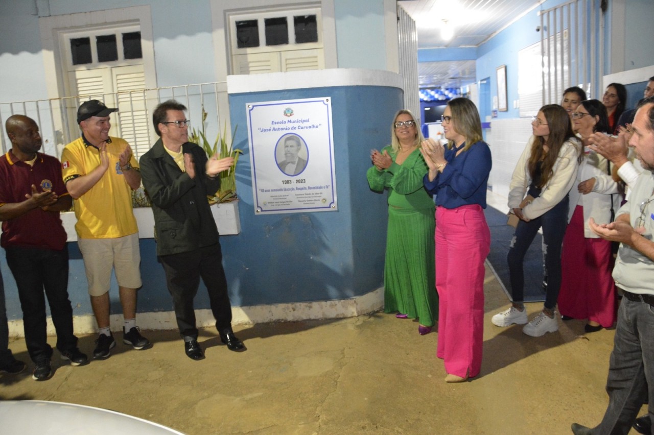 ESCOLA MUNICIPAL JOSÉ ANTÔNIO DE CARVALHO CELEBRA 40 ANOS DE DEDICAÇÃO À EDUCAÇÃO ESCOLA MUNICIPAL JOSÉ ANTÔNIO DE CARVALHO CELEBRA 40 ANOS DE DEDICAÇÃO À EDUCAÇÃO