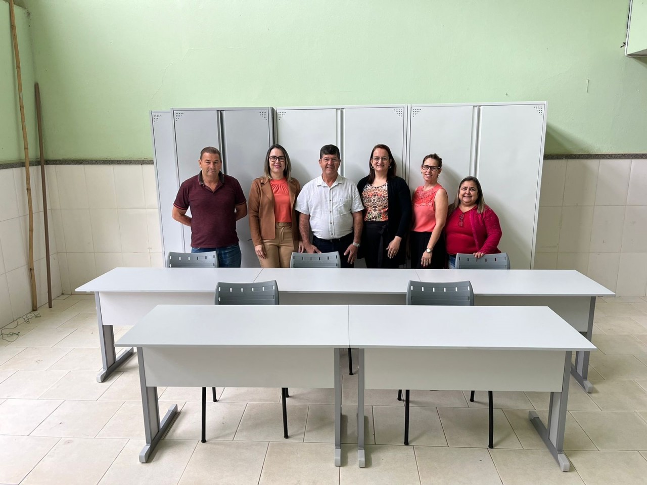 SECRETARIA DE EDUCAÇÃO ENTREGA MOBILIÁRIO PARA ESCOLA MUNICIPAL EUGÊNIO DE SOUZA PAIXÃO