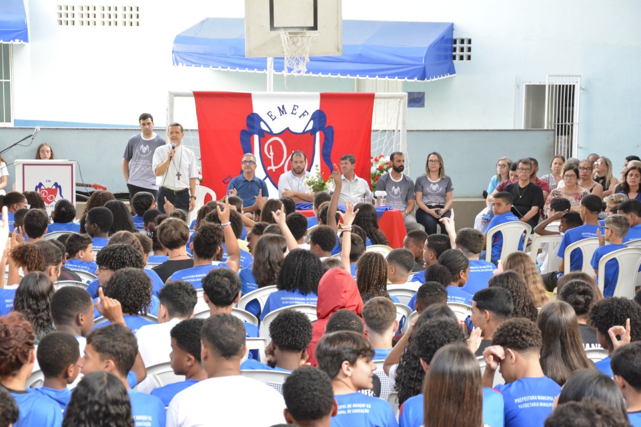 ESCOLA MUNICIPAL "DEOCLECIANO DE OLIVEIRA" RECEBE A VISITA PASTORAL DO BISPO DIOCESANO, DOM LUIZ FERNANDO LISBOA ESCOLA MUNICIPAL "DEOCLECIANO DE OLIVEIRA" RECEBE A VISITA PASTORAL DO BISPO DIOCESANO, DOM LUIZ FERNANDO LISBOA
