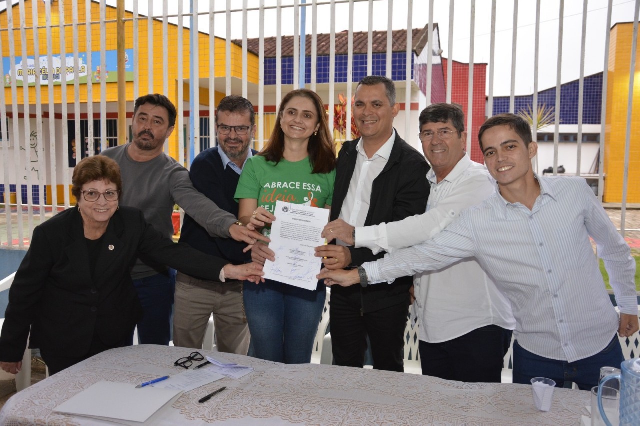 ASSINADA ORDEM DE SERVIÇO PARA CONSTRUÇÃO DA UNIDADE DE ATENÇÃO PRIMÁRIA À SAÚDE DO BAIRRO HORTO FLORESTAL ASSINADA ORDEM DE SERVIÇO PARA CONSTRUÇÃO DA UNIDADE DE ATENÇÃO PRIMÁRIA À SAÚDE DO BAIRRO HORTO FLORESTAL