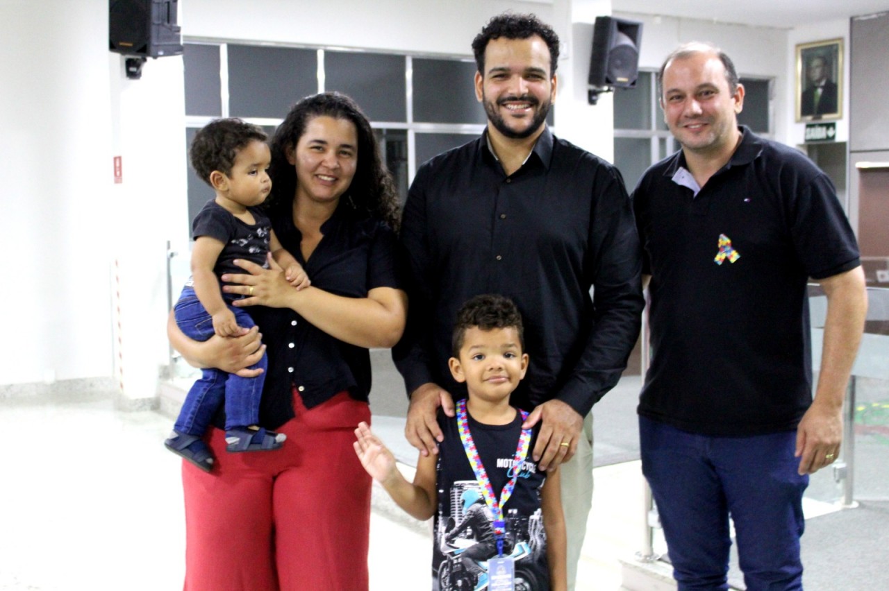 PREFEITURA DE GUAÇUÍ REALIZA ENTREGA DE CORDÕES DE IDENTIFICAÇÃO PARA CRIANÇAS AUTISTAS PREFEITURA DE GUAÇUÍ REALIZA ENTREGA DE CORDÕES DE IDENTIFICAÇÃO PARA CRIANÇAS AUTISTAS