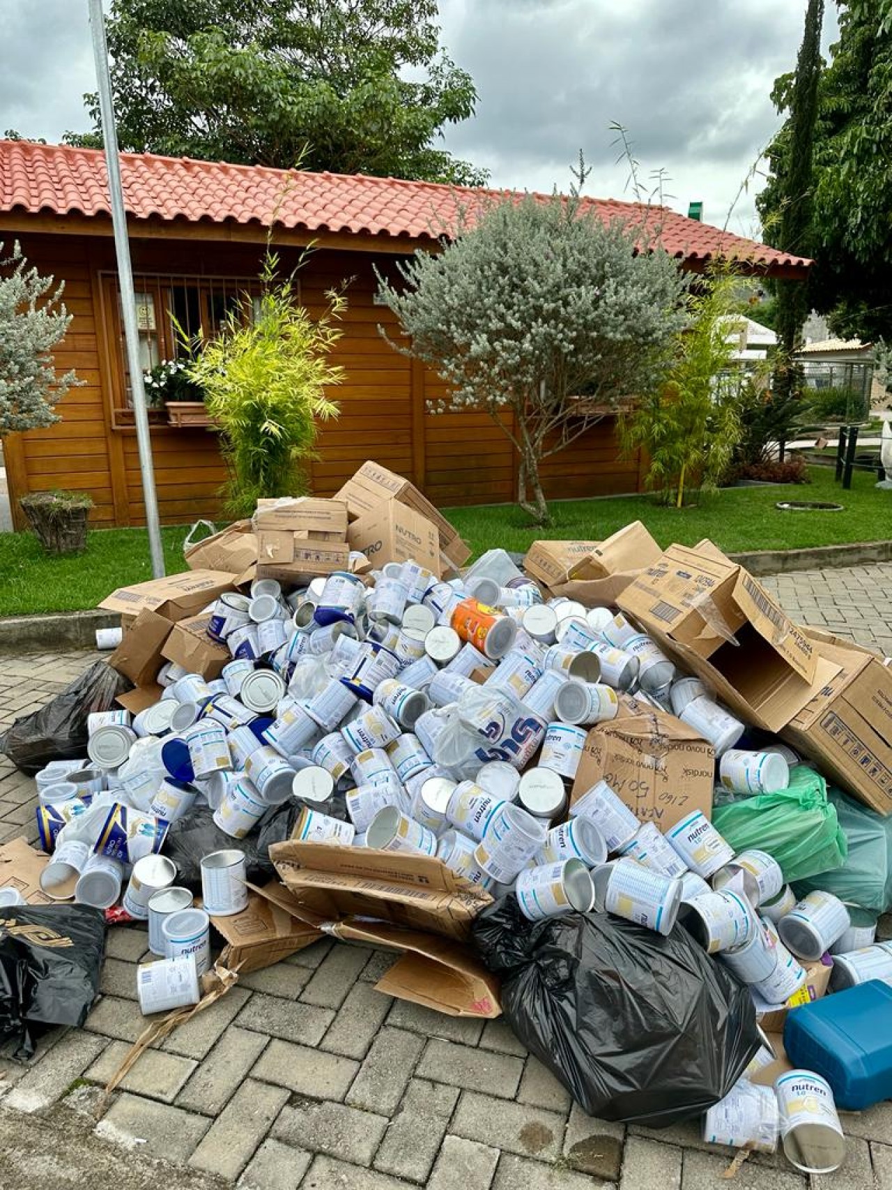 GUAÇUÍ ENGAJADA NO RECOLHIMENTO DE LATAS DE AÇO PARA RECICLAGEM GUAÇUÍ ENGAJADA NO RECOLHIMENTO DE LATAS DE AÇO PARA RECICLAGEM