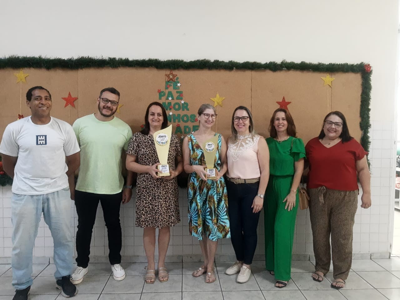 SOLENIDADE DE ENTREGA DOS TROFÉUS PARA AS ESCOLAS CAMPEÃ E VICE DO JEMIG- JOGOS ESTUDANTIS MIRIM DE GUAÇUÍ SOLENIDADE DE ENTREGA DOS TROFÉUS PARA AS ESCOLAS CAMPEÃ E VICE DO JEMIG- JOGOS ESTUDANTIS MIRIM DE GUAÇUÍ