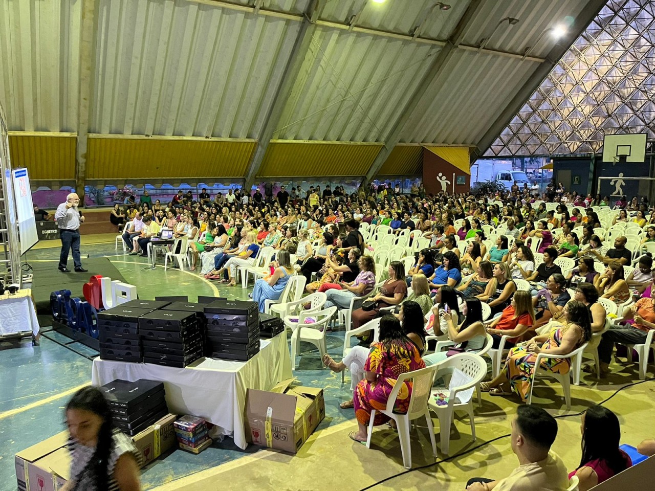SECRETARIA DE EDUCAÇÃO REALIZA ABERTURA DO ANO LETIVO COM PALESTRA SOBRE NEUROCIÊNCIA E INVESTIMENTOS PARA AS ESCOLAS SECRETARIA DE EDUCAÇÃO REALIZA ABERTURA DO ANO LETIVO COM PALESTRA SOBRE NEUROCIÊNCIA E INVESTIMENTOS PARA AS ESCOLAS