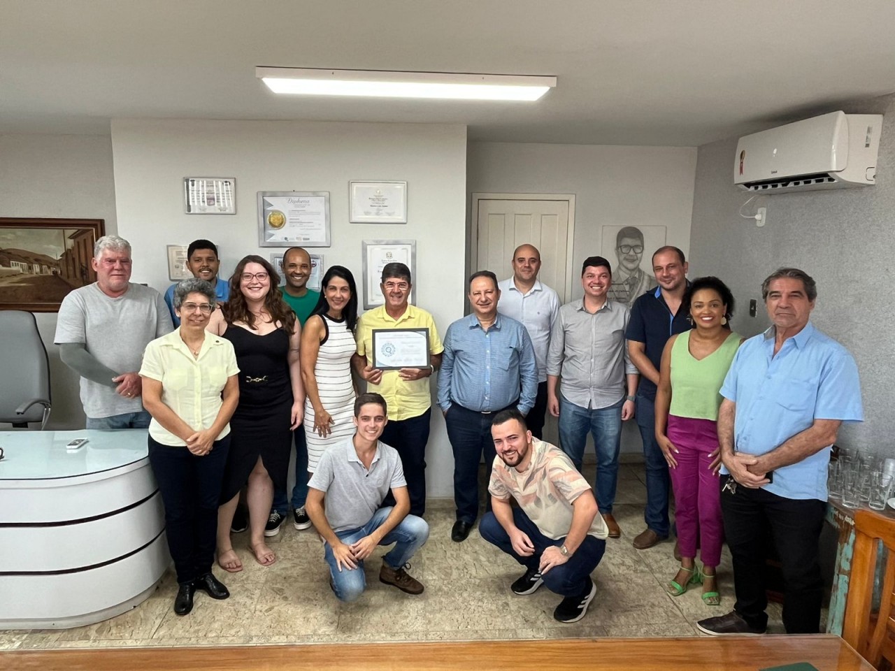 PREFEITURA DE GUAÇUÍ RECEBE CERTIFICADO DO SELO DIAMANTE DE QUALIDADE EM TRANSPARÊNCIA E GOVERNANÇA PÚBLICA PREFEITURA DE GUAÇUÍ RECEBE CERTIFICADO DO SELO DIAMANTE DE QUALIDADE EM TRANSPARÊNCIA E GOVERNANÇA PÚBLICA