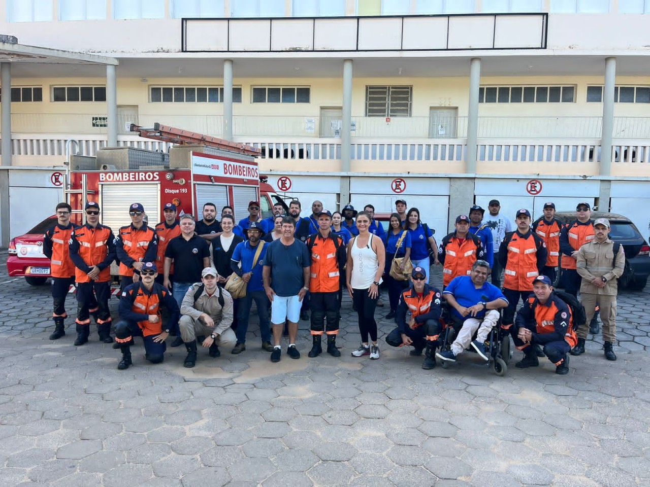 PREFEITURA REALIZA MUTIRÃO DE PREVENÇÃO E COMBATE À DENGUE EM GUAÇUÍ PREFEITURA REALIZA MUTIRÃO DE PREVENÇÃO E COMBATE À DENGUE EM GUAÇUÍ