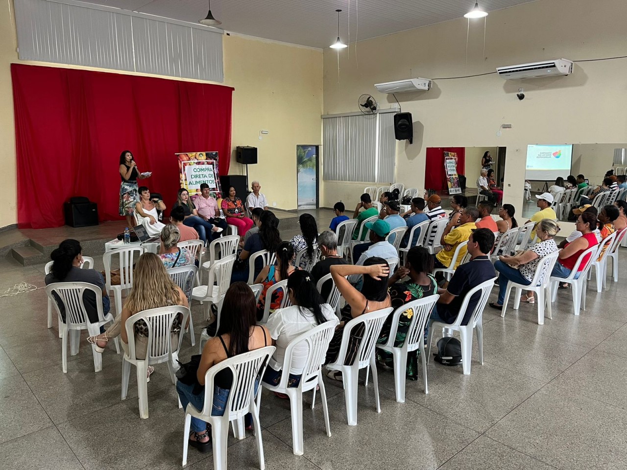 PREFEITURA DE GUAÇUÍ REALIZA ÚLTIMA ENTREGA DE CESTAS VERDES E APRESENTA AS MUDANÇAS PARA O NOVO CDA PREFEITURA DE GUAÇUÍ REALIZA ÚLTIMA ENTREGA DE CESTAS VERDES E APRESENTA AS MUDANÇAS PARA O NOVO CDA