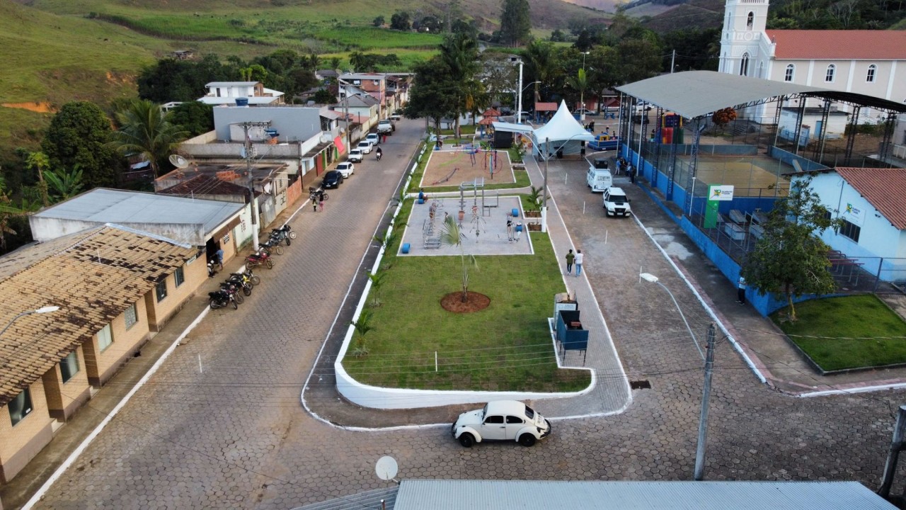 PREFEITURA DE GUAÇUÍ ENTREGA OBRAS DE REFORMA DA PRAÇA JUCA MOREIRA NO DISTRITO DE SÃO TIAGO PREFEITURA DE GUAÇUÍ ENTREGA OBRAS DE REFORMA DA PRAÇA JUCA MOREIRA NO DISTRITO DE SÃO TIAGO