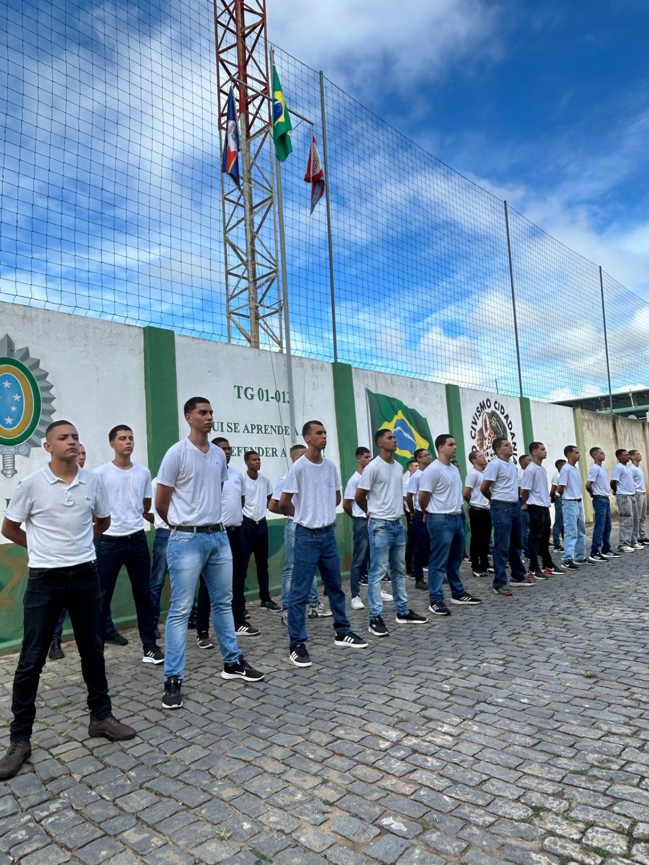 PREFEITURA DE GUAÇUÍ REALIZA FORMATURA DE MATRÍCULA O TIRO DE GUERRA 01-013 PREFEITURA DE GUAÇUÍ REALIZA FORMATURA DE MATRÍCULA O TIRO DE GUERRA 01-013